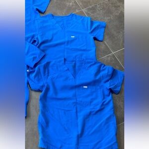 Bundle of 2 size medium technical collection figs scrub tops - royal blue